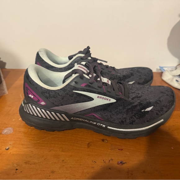 Brooks Women's Adrenaline GTS Shoes - Black and Pink - Picture 2 of 4
